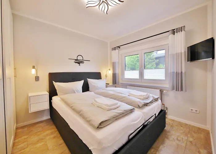 'kahle Poen' Mit Meinecardplus, Wintergarten Und Eingezaeuntem Garten